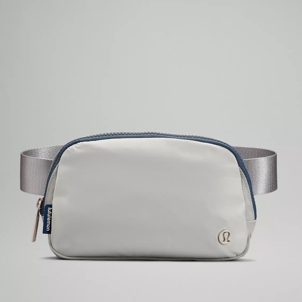 lululemon Everywhere Belt Bag Seal Grey